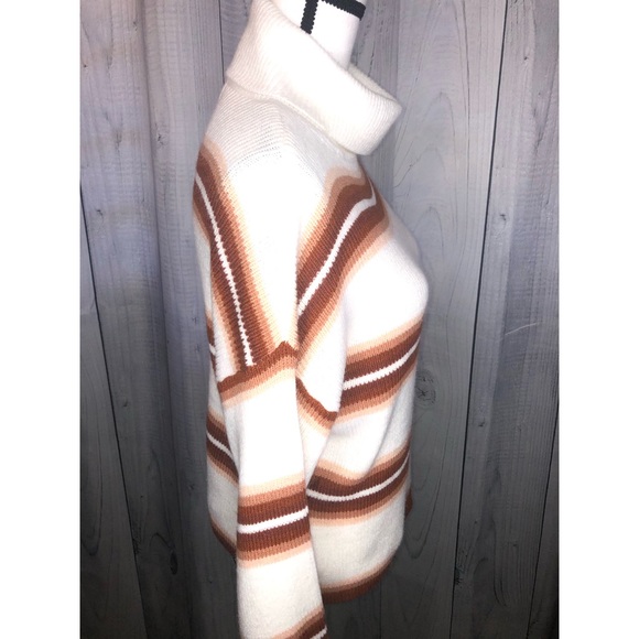 URBAN OUTFITTERS Tia Striped Turtleneck Sweater - Picture 5 of 9